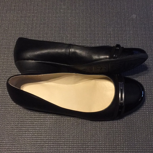 Used Naturalizer Helina Black Patent Toe Flats 10 - Picture 3 of 9